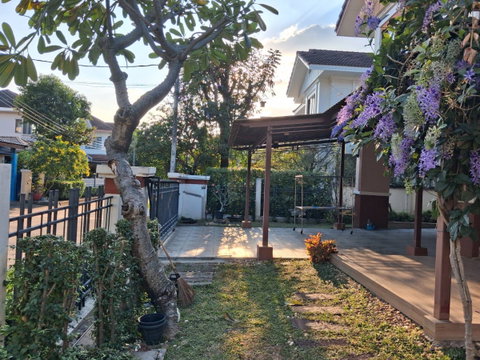 บ้านเดี่ยว ขายขาดทุน หมู่บ้านเศรษฐสิริ ถนนใหญ่เสรีไทย ใกล้สวนสยาม รถไฟฟ้าสายสีส้มและสายสีชมพู โทร 099 405 5324