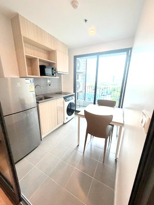 คอนโดให้เช่า : Condo for Rent: Ideo O2  Near BTS Bang Na (approx. 300 meters)
