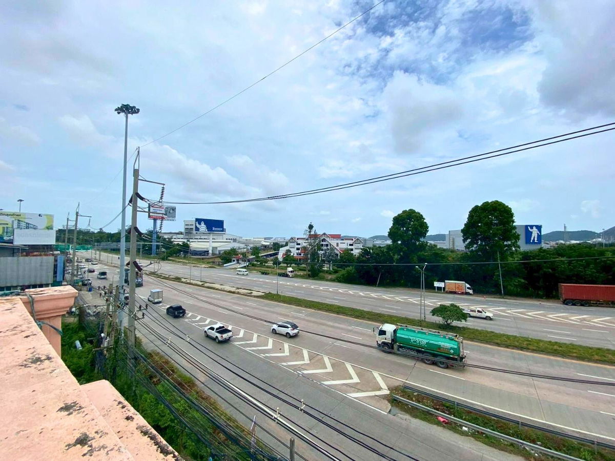 รูป อาคารพาณิชย์ 2 คูหา ห้องมุม ติดถนนสุขุมวิท – แหลมฉบัง ใกล้แยกมิชลิน ทำเลทองธุรกิจ - รูปที่ 13/14