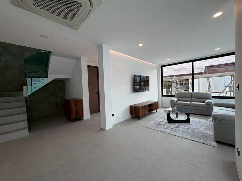 รูป บ้านหรูให้เช่า ใจกลางวงศ์อมาตย์ พัทยาเหนือ ดีไซน์โมเดิร์น พร้อมอยู่ - รูปที่ 11/16