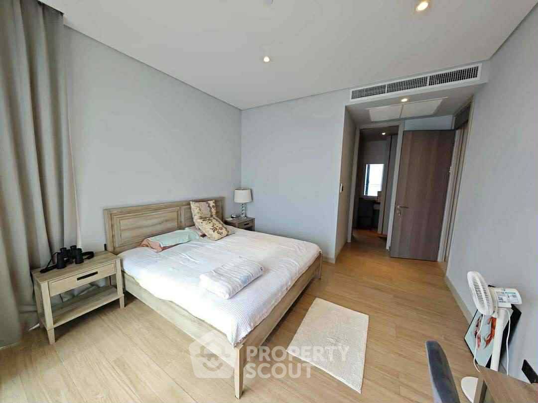 รูป คอนโด 3-ห้องนอน ที่ รีเฟล็คชั่น จอมเทียน บีช พัทยา ใกล้ เมืองพัทยา (ID 2471907) - รูปที่ 4/8