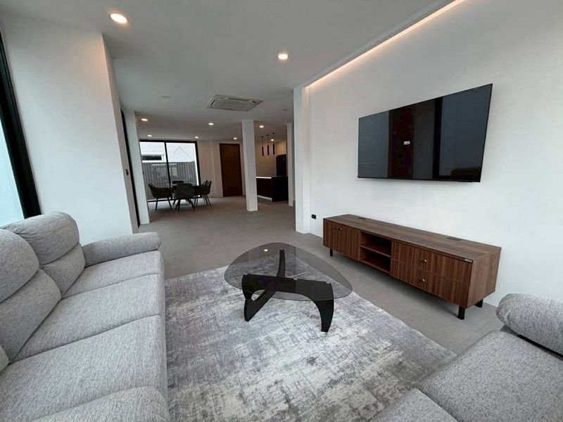 รูป บ้านหรูให้เช่า ใจกลางวงศ์อมาตย์ พัทยาเหนือ ดีไซน์โมเดิร์น พร้อมอยู่ - รูปที่ 9/16