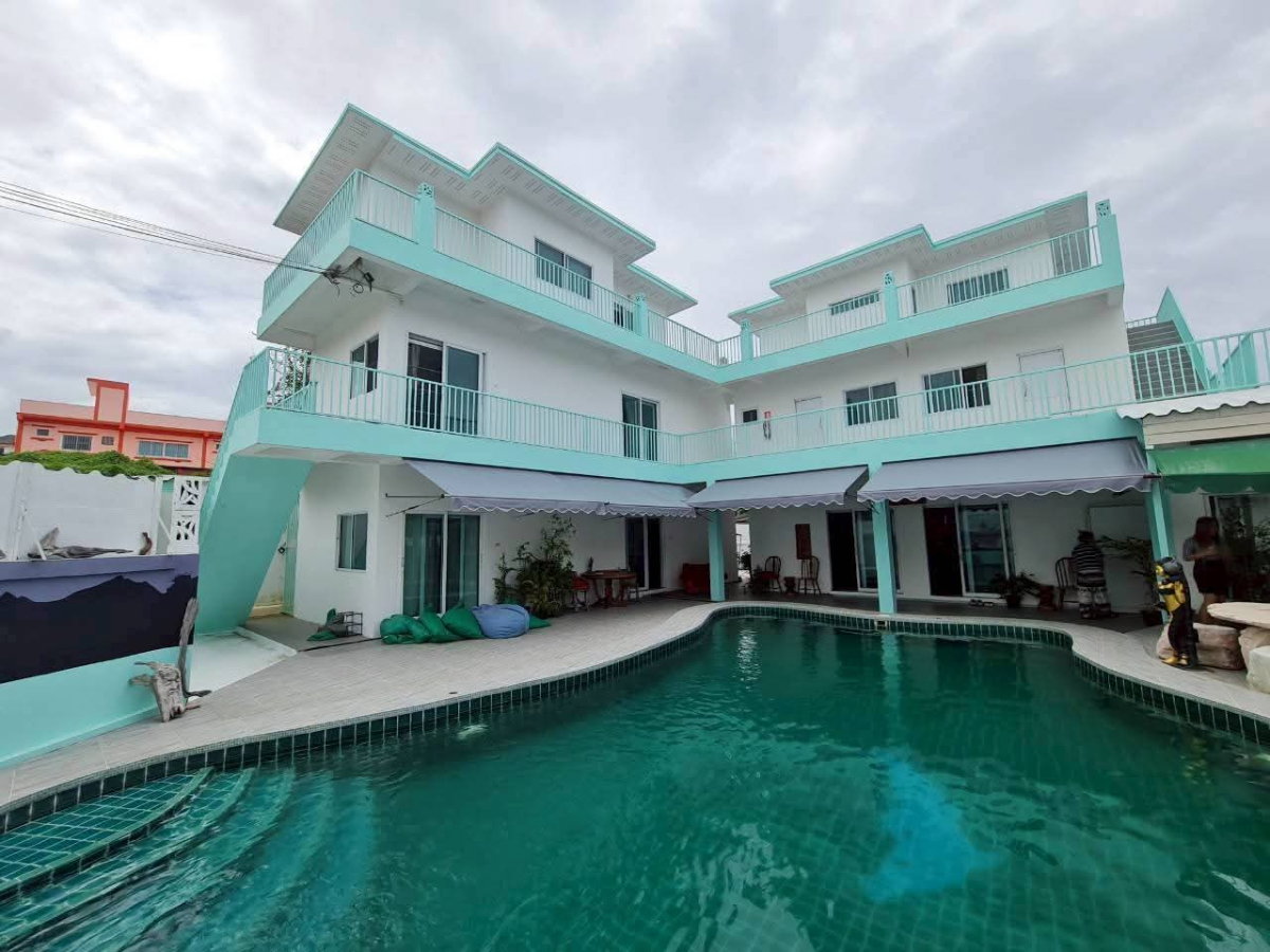 บ้านเดี่ยวพูลวิลล่า apartment หลังใหญ่ ใกล้ชายหาดบางเสร่ 8ห้องนอน 9 ห้องน้ำ