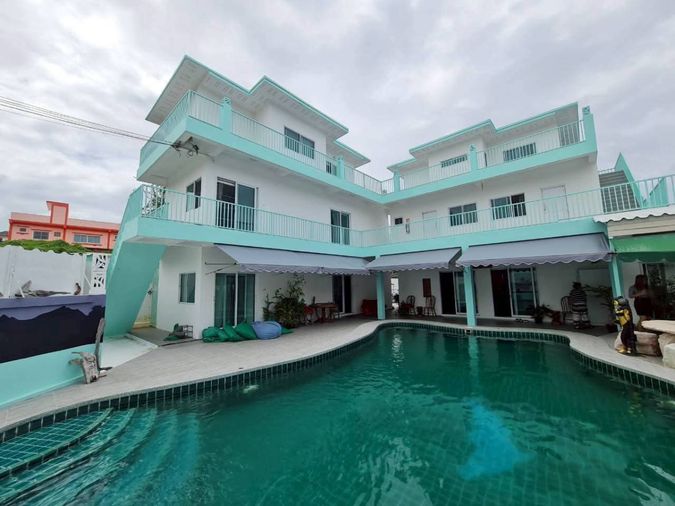 บ้านเดี่ยวพูลวิลล่า apartment หลังใหญ่ ใกล้ชายหาดบางเสร่ 8ห้องนอน 9 ห้องน้ำ