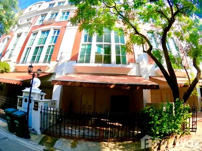 เช่าทาวน์โฮม โรงเรียนเซนต์แอนดรูส์อินเตอร์เนชันแนล กรุงเทพ : ทาวน์เฮ้าส์ให้เช่า 4 ห้องนอน ในโครงการ บ้านกลางกรุง บริติชทาวน์ ทองหล่อ 639106