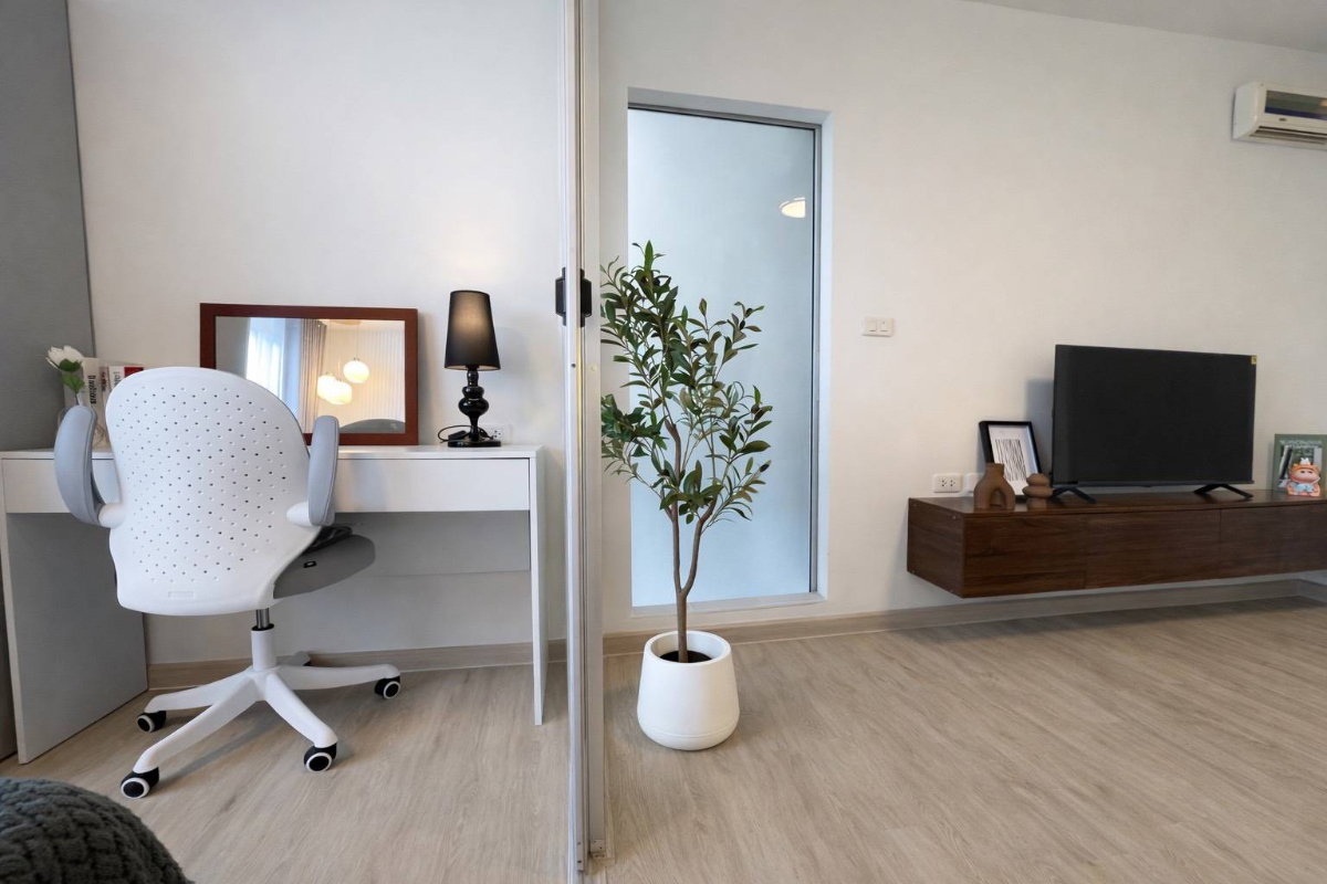 🌄 Newly Renovated Condo with Mountain & City Views – Only 2.15 MB