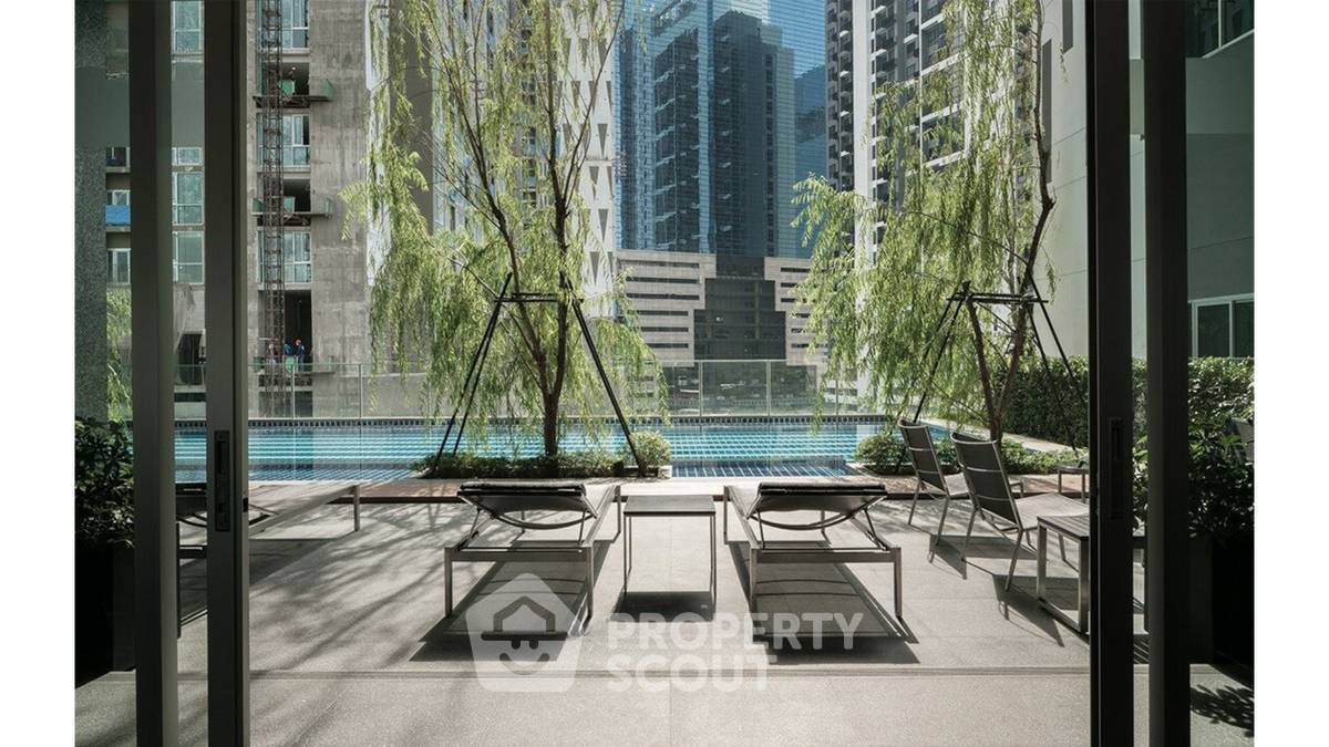 รูป คอนโด 2-ห้องนอน ที่ โนเบิล รีวอลฟ์ รัชดา ใกล้ MRT ศูนย์วัฒนธรรมแห่งประเทศไทย (ID 2722951) - รูปที่ 3/10