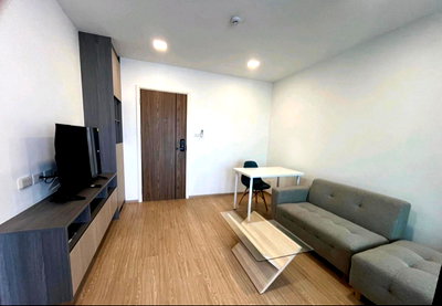 Condos for rent : Rent a beautiful, ready-to-move-in condo at The One Plus Grand Hua Mak 18, near The Mall Bangkapi. Interested? Add me on Line: @841qqlnr 