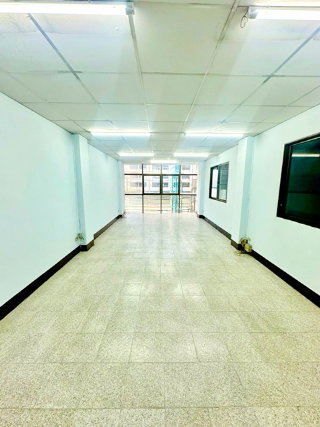 รูป BTS สำโรง 200 ม. BIGC สำโรง2 350ม. อาคารพาณิชย์ 5นอน อาคาร 6 ชั้นหลังมุม ติดถนนสุขุมวิท เทพารักษ์ 22 ตร.ว..พร้อมที่จอดรถส่วนตัว 5 คัน - รูปที่ 6/8