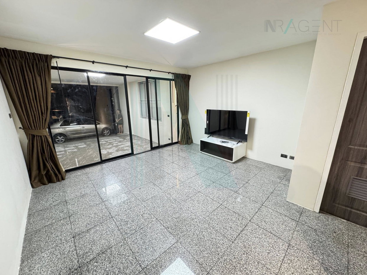 รูป 📌 ขายโฮมออฟฟิศ โครงการ ศรีวรา ทาวน์อินทาวน์ 3 ชั้น 5 ห้องนอน 3 ห้องน้ำ - รูปที่ 3/8