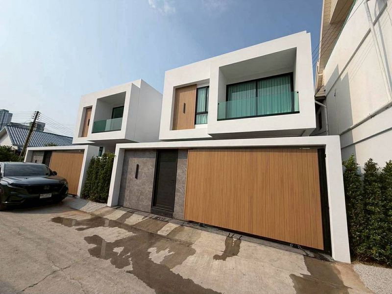 รูป บ้านหรูให้เช่า ใจกลางวงศ์อมาตย์ พัทยาเหนือ ดีไซน์โมเดิร์น พร้อมอยู่ - รูปที่ 1/16