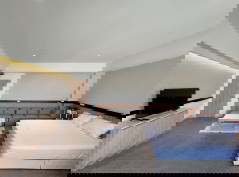 For rent, Grand Palace, Building A, 9th floor.