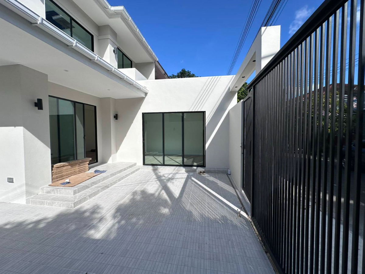 picture 🏡 2-Storey Semi-Detached House in Ratsada – Spacious Home Near University, Only 5.99 MB - 3/15