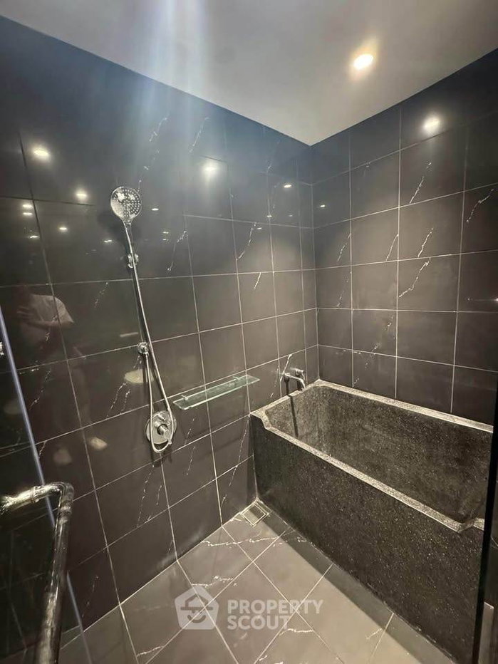 picture 2-BR Condo at Siamese Gioia near MRT Phetchaburi (ID 2440243) - 14/16