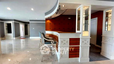 Condos for rent Surawong Road : 4-BR Condo at Saichol Mansion near BTS Saphan Taksin (ID 2679688)