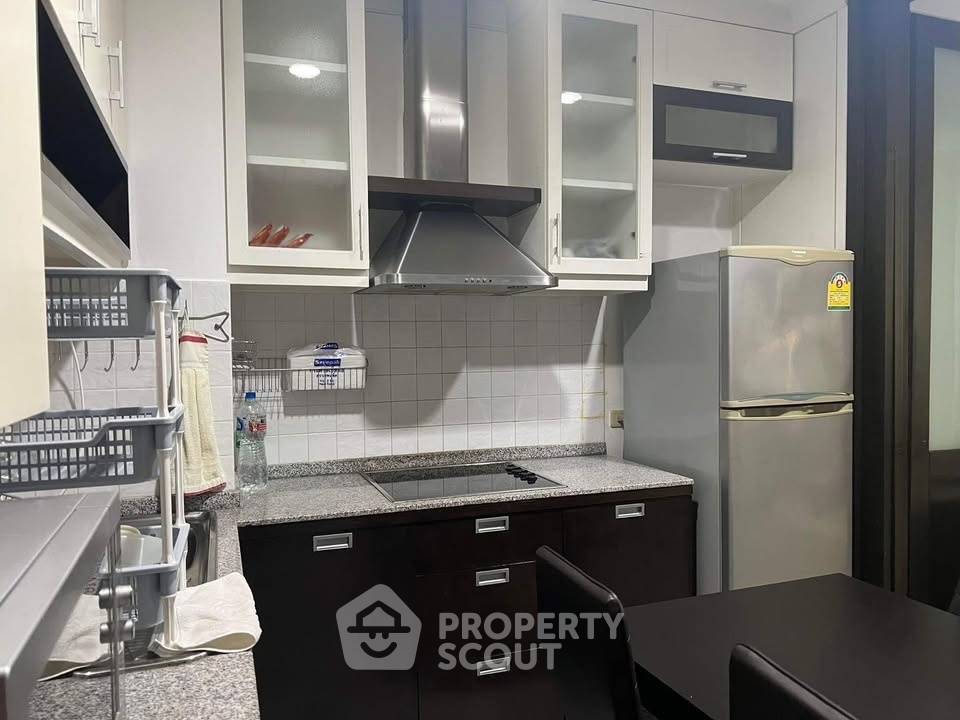 รูป คอนโด 2-ห้องนอน ที่ สาธร เฮ้าส์ คอนโดมิเนียม ใกล้ BTS สุรศักดิ์ (ID 2560780) - รูปที่ 3/9