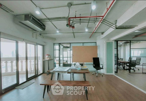 2-BR Condo at Nusa State Tower Condominium near BTS Saphan Taksin (ID 2479177)