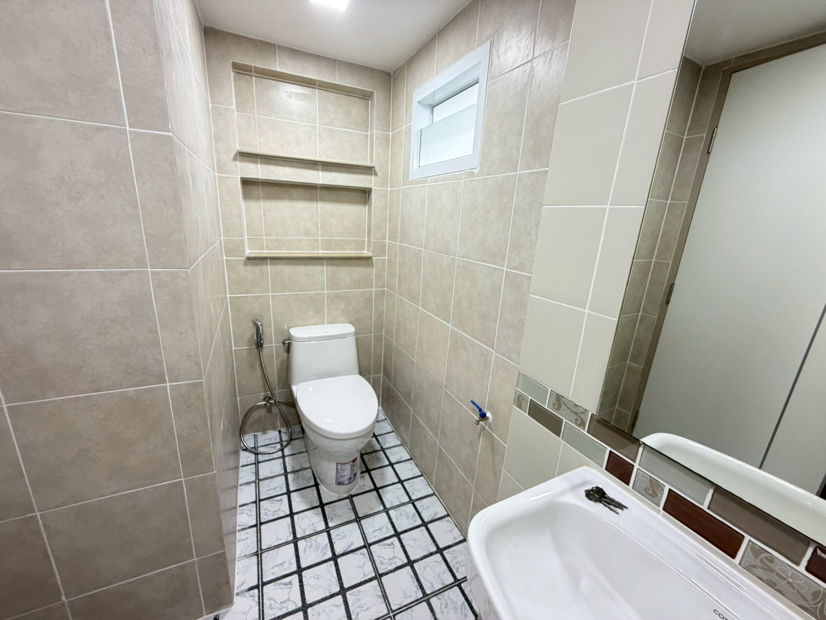 รูป บ้านแฝด ตกแต่งรีโนเวทใหม่ ทำเลดี กว้างขวาง ราคาถูก หมู่บ้าน พร้อมพัฒน์ พรีว่า ถนนปัญญาเนเชอรัลปาร์ค ปัญญาอินทรา คลองสามวา พร้อมเฟอร์นิเจอร์สวยๆ - รูปที่ 14/23
