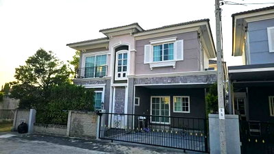Twin houses for rent Thonburi Commercial College : Golden Neo Sathorn for rent near BTS Wuttakat