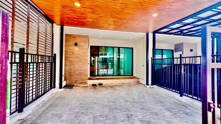 3-bed townhouse for sale, 181 sqm, 20 sq wah, Supalai Essence Ladprao
