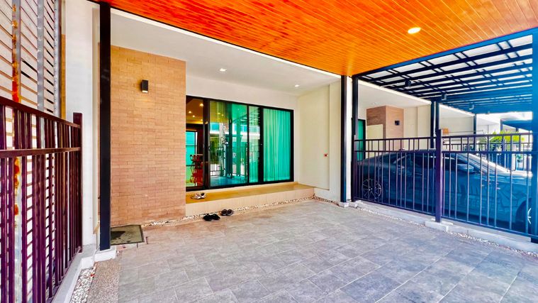 3-bed townhouse for sale, 181 sqm, 20 sq wah, Supalai Essence Ladprao