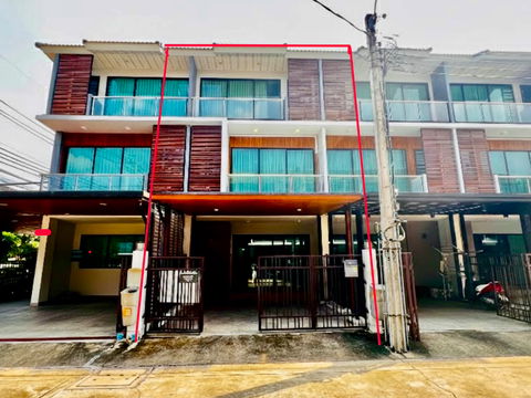 ขายทาวน์โฮม 3 ชั้น Supalai Essence ลาดพร้าว บ้านสภาพใหม่ พร้อมเฟอร์นิเจอร์ ทำเลศักยภาพ เข้าอยู่ได้ทันที