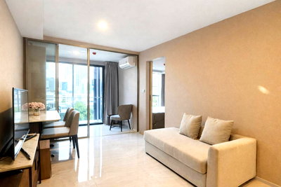 Condos for rent : Condo for Rent Below Market Price – Walden Asoke  Low-rise condominium in Walden Asoke, located in Sukhumvit 23, Bangkok, Thailand.