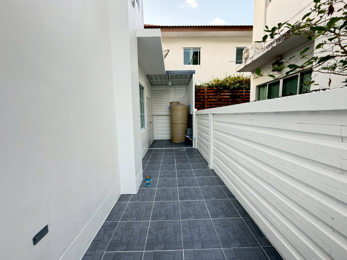 รูป บ้านแฝด ตกแต่งรีโนเวทใหม่ ทำเลดี กว้างขวาง ราคาถูก หมู่บ้าน พร้อมพัฒน์ พรีว่า ถนนปัญญาเนเชอรัลปาร์ค ปัญญาอินทรา คลองสามวา พร้อมเฟอร์นิเจอร์สวยๆ - รูปที่ 6/23