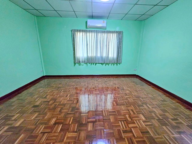 รูป Jass Motorway ทาวน์เฮ้าส์ให้เช่า 2 นอน รามคำแหง150-160 2 น้ำ ใกล้ตลาดมีนบุรี 1.2 กม.120 ตร.ม. เหมาะอยู่อาศัย หรือทำโฮมออฟฟิศ - รูปที่ 3/8