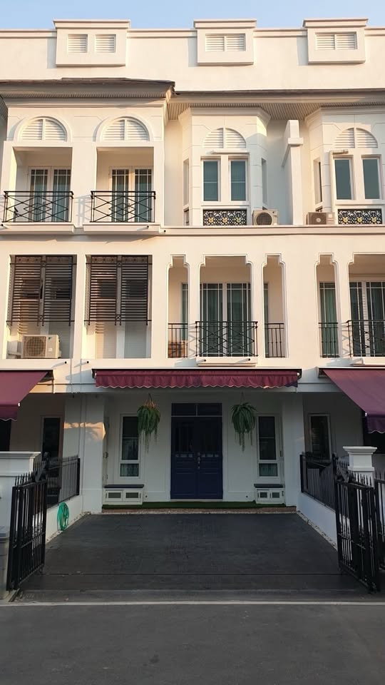 ทาวน์โฮมให้เช่า : เช่าบ้าน Leon Sukhumvit 62/ลีออง สุขุมวิท 62 (HR6812006)  ID Line : @baan88