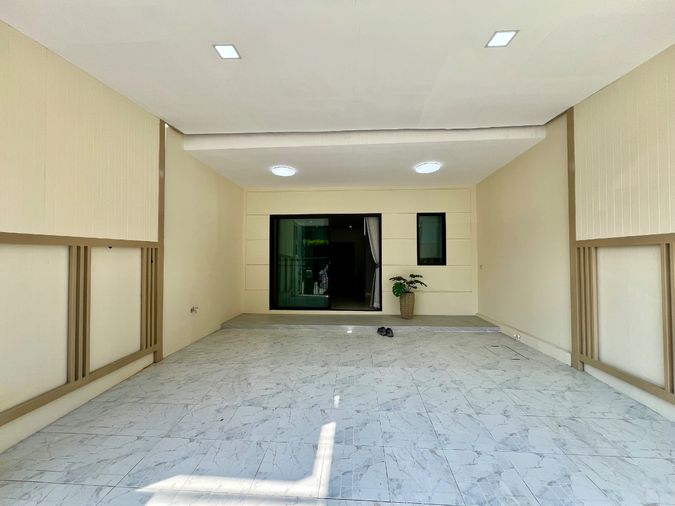4-bed townhouse for sale, 190 sqm, 19.9 sq wah, Patio Srinakarin - Rama 9