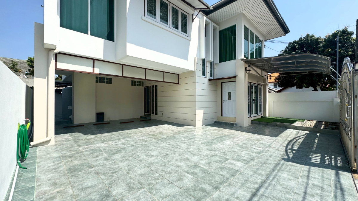 รูป ให้เช่า บ้านเดี่ยว พัฒนาการ 50 4ห้องนอน 6ที่จอดรถ ( ตรงข้าม โลตัส พัฒนาการ ,ใกล้ MRT หัวหมาก ) - รูปที่ 2/20