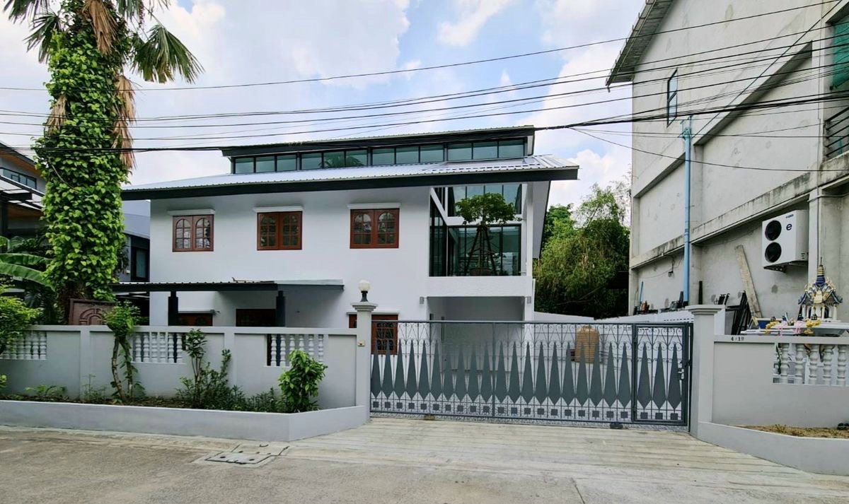 รูป 🏢 ให้เช่า Home Office รีโนเวทใหม่ ย่านโชคชัย 4 ✨ ทำเลดี ใจกลางโชคชัย 4 บ้านเงียบสงบ ซอยตัน เหมาะสำหรับทำออฟฟิศ บริษัท หรือใช้งานแบบพักอาศัยควบคู่ได้ - รูปที่ 1/18