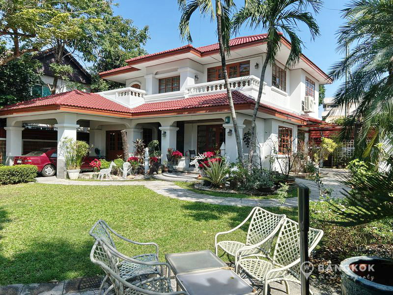 Houses for sale : Laddawan Srinakarin | Detached 3 Bed House with Large Garden near MRT
