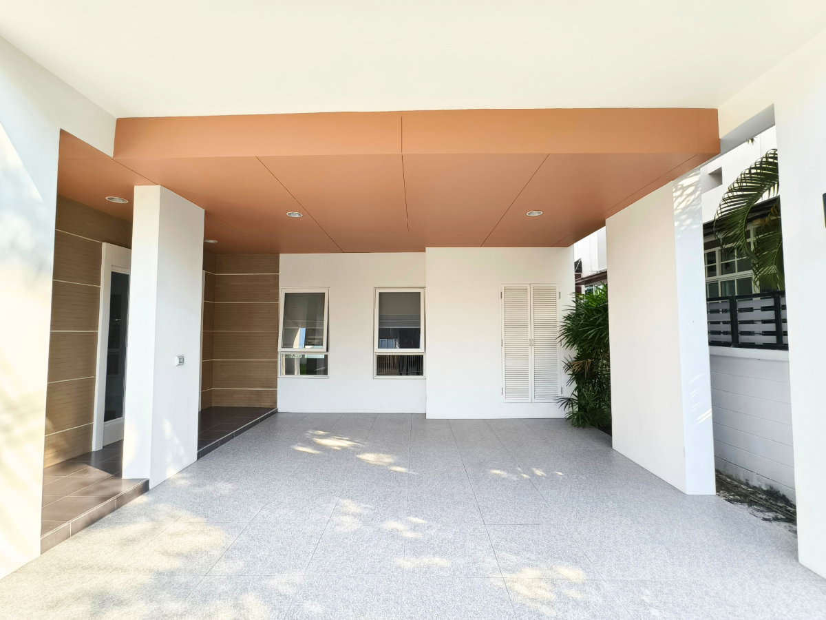 รูป ให้เช่า บ้านเดี่ยว แปลงริม Parkway Aliv รามคำแหง (ปาร์คเวย์ชาเล่ต์ เฟสใหม่) ติดรถไฟฟ้า 3 ห้องนอน 3 ห้องน้ำ บ้านสวยไม่ต้องซ่อม พร้อมตกแต่ง - รูปที่ 4/17