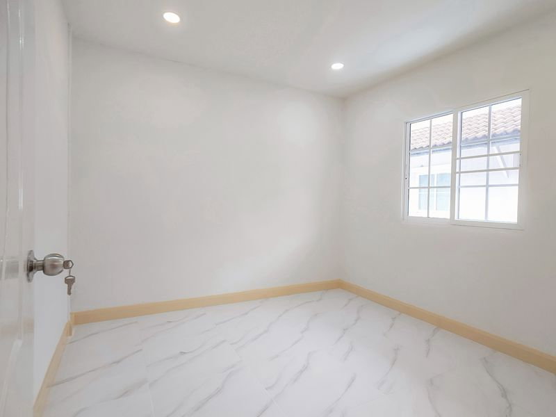 รูป ขายทาวน์เฮ้าส์ : หมู่บ้านพฤกษา 3 (วัดลาดปลาดุก-บางบัวทอง) เนื้อที่ 18 ตารางวา 3 ห้องนอน 1 ห้องอเนกประสงค์ 2 ห้องน้ำ ตกแต่งพร้อมอยู่ - รูปที่ 18/19