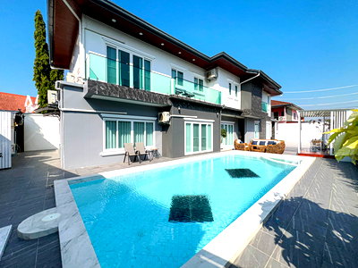 Houses for sale : 4 Bedroom Modern Pool Villa Siam Country Club Pattaya