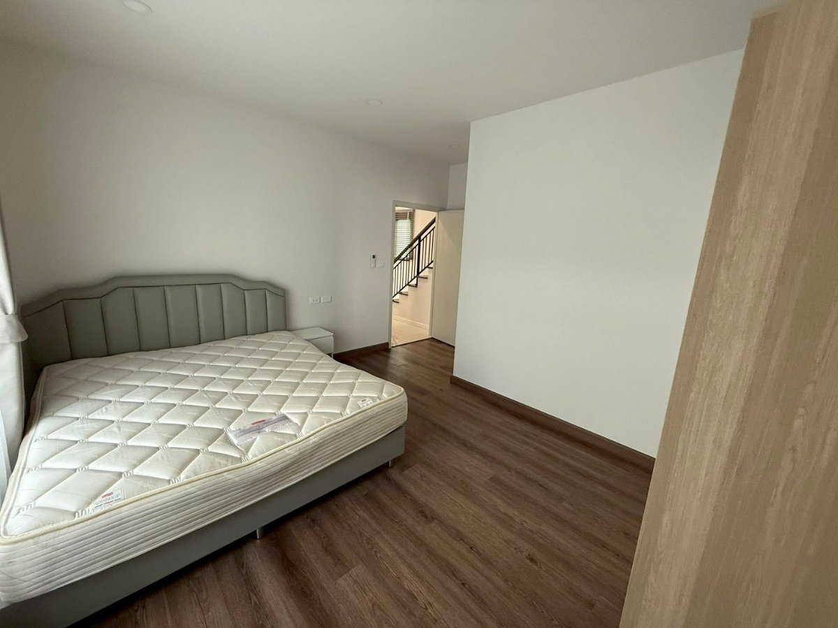 รูป 🏡✨ ปล่อยเช่าบ้านเดี่ยวหรู โครงการบริทาเนีย บางนา–ศรีวารี ซอยลาดกระบัง 54 4 ห้องนอน 5 ห้องน้ำ ติดสวนส่วนกลาง บรรยากาศส่วนตัวมาก 🌳 - รูปที่ 10/19