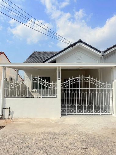 ขายทาวน์เฮ้าส์  หมู่บ้านโชคชัยวิลเลจ4 ซอยเนินลับหวาน บางละมุง ชลบุรี 