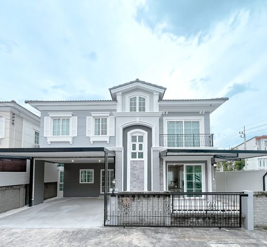 Selling a newly renovated 2-story corner twin house in "Golden Neo Sathorn" for only 11.9 million baht.