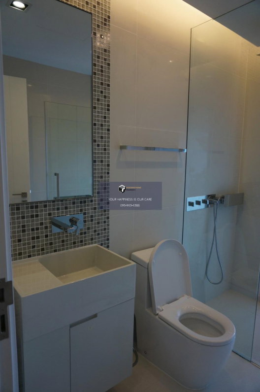 รูป The Room Sukhumvit 21 | ห้องสวยชั้นสูง !!! วิวสวยโปร่งสงบ เห็นต้นไม้เขียว !!! High floor unit Green View #2026010913689#FC - รูปที่ 3/4