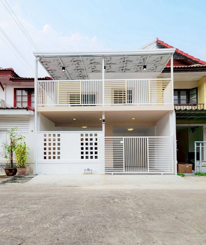 ขายทาวน์โฮม : ขายทาวน์เฮ้าส์ : หมู่บ้านพฤกษา 3 (วัดลาดปลาดุก-บางบัวทอง) เนื้อที่ 18 ตารางวา 3 ห้องนอน 1 ห้องอเนกประสงค์ 2 ห้องน้ำ ตกแต่งพร้อมอยู่