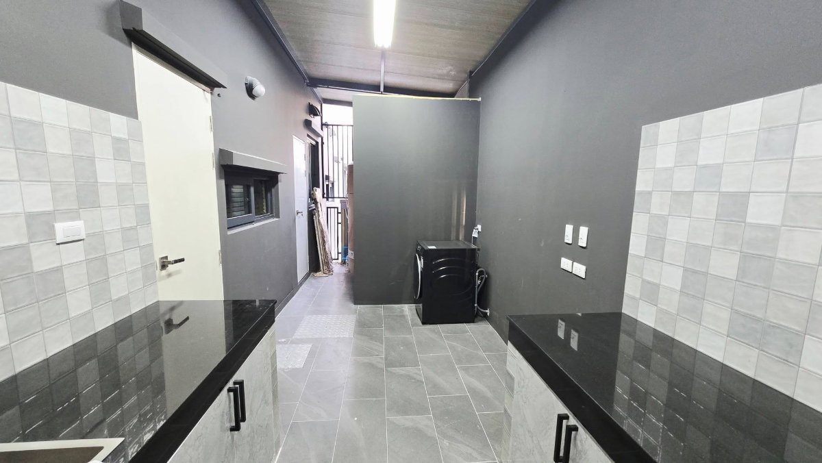 รูป P0524/บ้านหรูให้เช่า บ้านกลางเมือง ดิอิดิชั่น บางนา บ้านสามชั้นพร้อมลิฟท์และ Penthouse Lounge ส่วนตัว ใกล้เมกาบางนาเพียง 1 นาที - รูปที่ 18/28