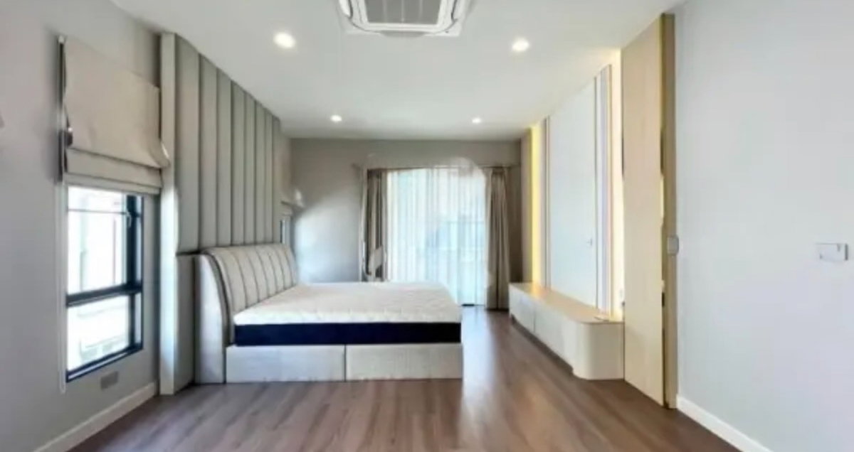 รูป LB050/ให้เช่าบ้านหรู Modern Classic ในโครงการเศรษฐสิริ บางนา – สุวรรณภูมิ ใกล้โรงเรียนนานาชาติ Verso ทำเล Private Zone - รูปที่ 9/10