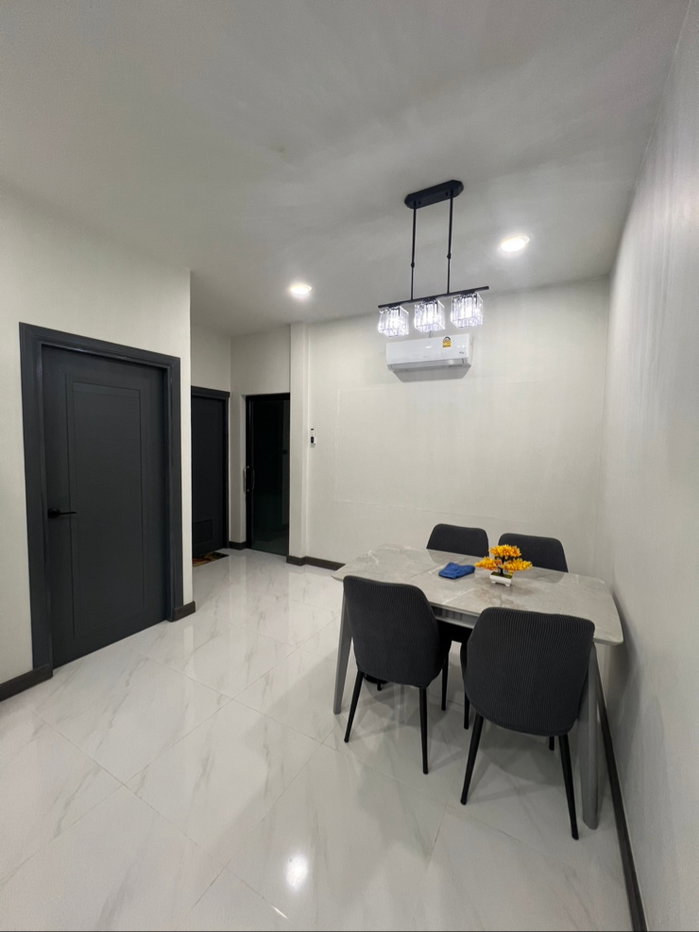 รูป บ้านเดี่ยวสไตล์โมเดิร์น เฟอร์นิเจอร์ครบ บรรยากาศดี เงียบสงบ ทำเลบ้านดู่ เมืองใหม่ - รูปที่ 12/14