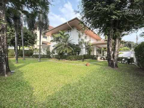 ขายบ้านเดี่ยว หมู่บ้านเมืองทอง 2 โครงการ 3 พัฒนาการ 53 สไตล์ Old Money ออกแบบโดยสถาปนิกชั้นนำ ขนาด 158 ตร.วา ใกล้รถไฟฟ้าหัวหมาก 2 สาย