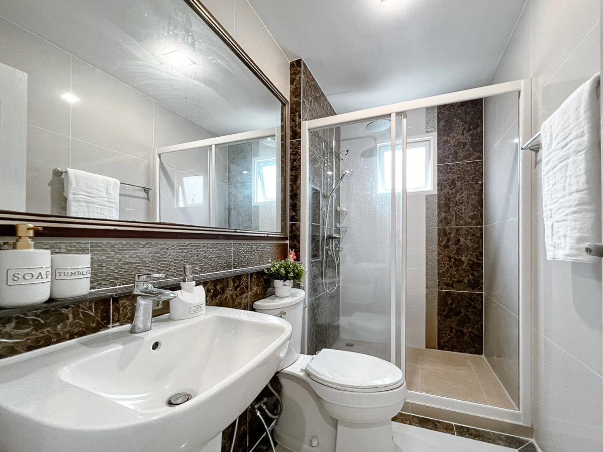 รูป ขายบ้านแฝด 2 ชั้นหลังมุม รีโนเวทใหม่ทั้งหลัง "โกลเด้น นีโอ สาทร" เพียง 11.9 ล้าน - รูปที่ 21/33