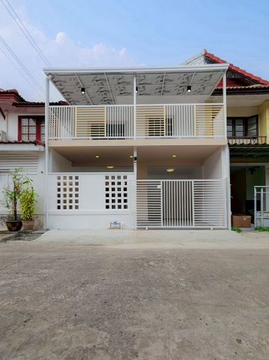 ทาวน์เฮ้าส์ 18 ตรว. หมู่บ้าน พฤกษา 3 บางบัวทอง บ้านพร้อมอยู่ แถมฟรีเฟอร์นิเจอร์ ปัํมน้ำ