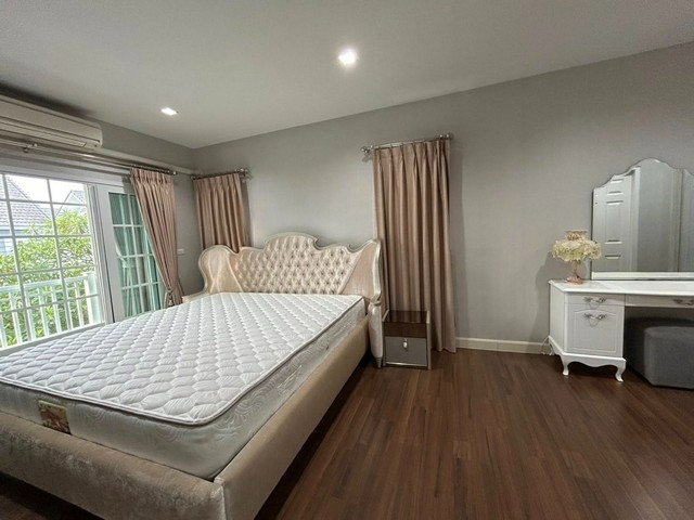 รูป HR3317ให้เช่าบ้านเดี่ยวหรู พร้อมอยู่ บุราสิริ ปัญญาอินทรา เฟอร์นิเจอร์ครบจัดเต็ม บรรยากาศรีสอร์ท วิวยุโรป หิ้วกระเป๋าเข้าอยู่ได้เลย - รูปที่ 3/20
