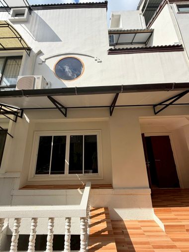 4-bed townhouse for rent, 20 sq wah, Lan Thong Sathorn